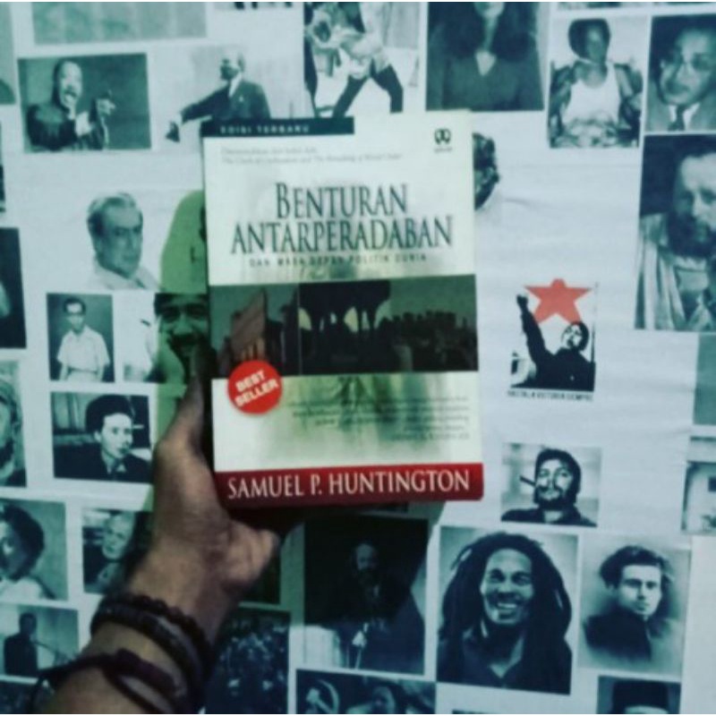 Samuel P. Huntington Gelombang Demokratisasi Ketiga | Tertib Politik di Tengah Pergeseran Kepentinga