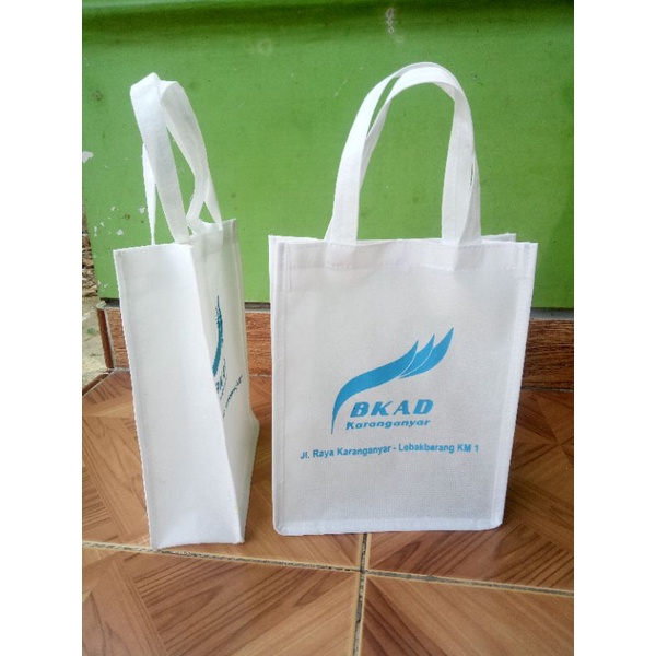 

Tas promosi/cetak sablon/free design ukuran 20*8*25