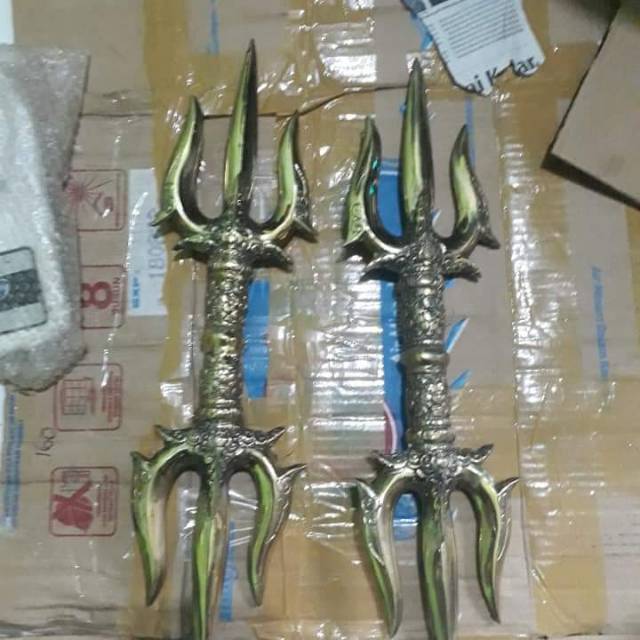 Vajra trisula kuningan