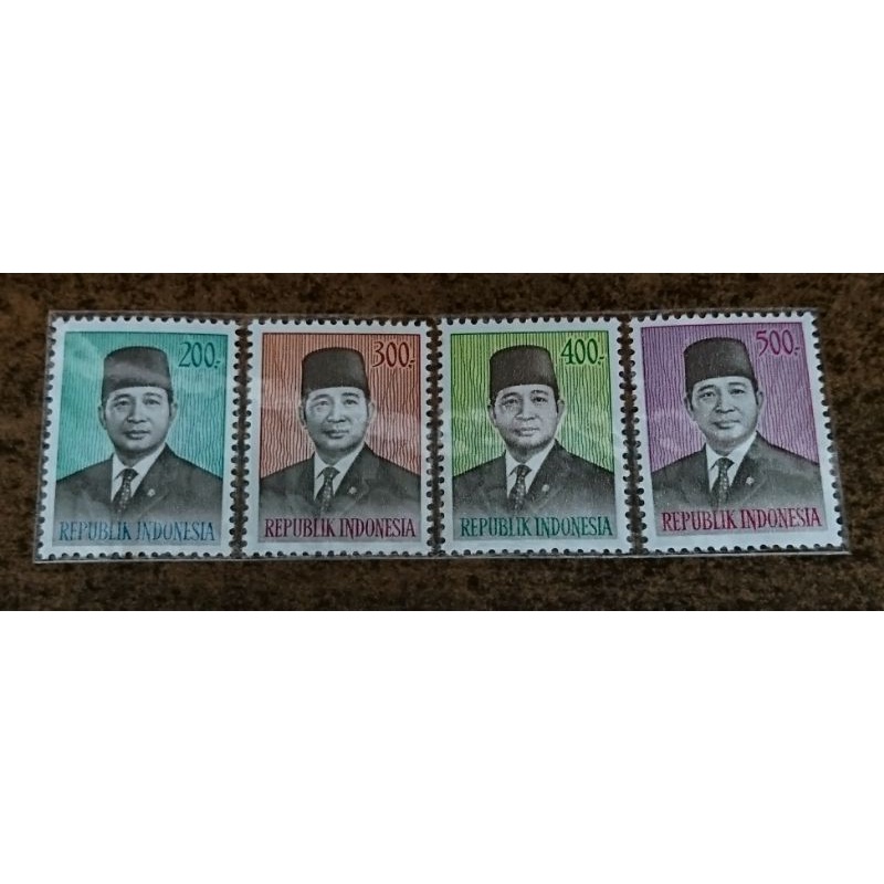 

Prangko Perangko Indonesia seri Presiden Soeharto 1976