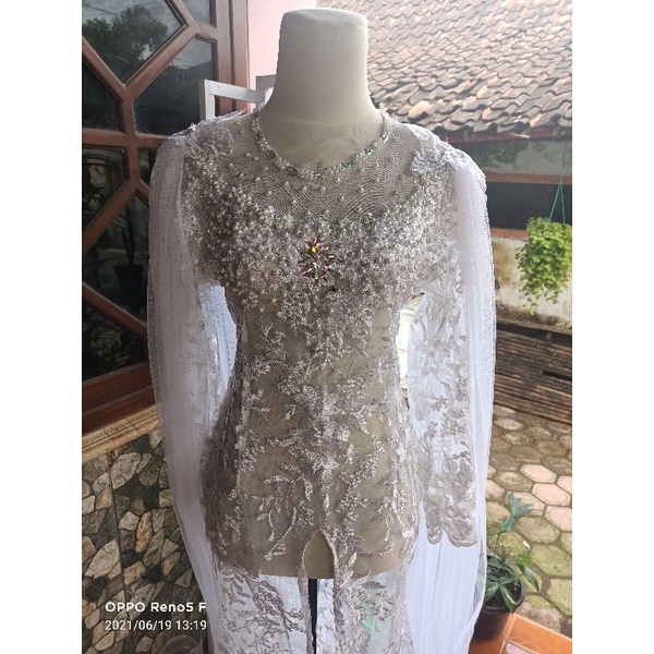 Gaun pengantin Plus sleyer/ kebaya adad ekor panjang