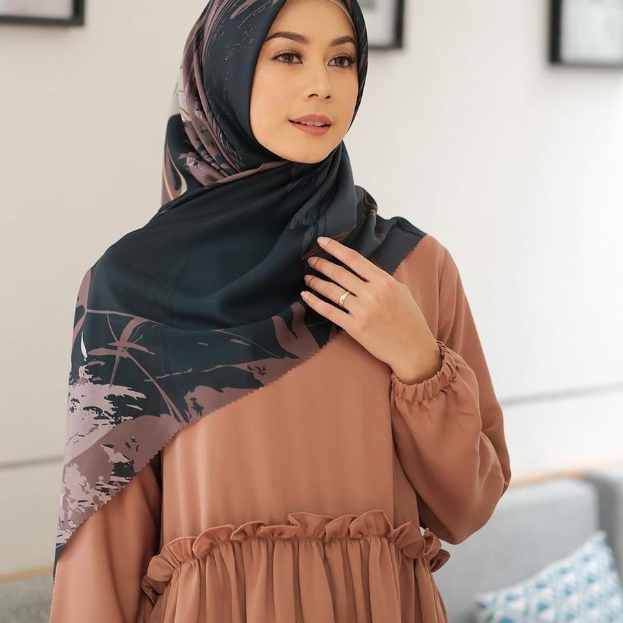 ✨SALE✨/ZM Zaskia Mecca - Kayu Aro Black Scarf Kerudung Segi Empat mama-_in_fashion bukan ZM Zaskia M