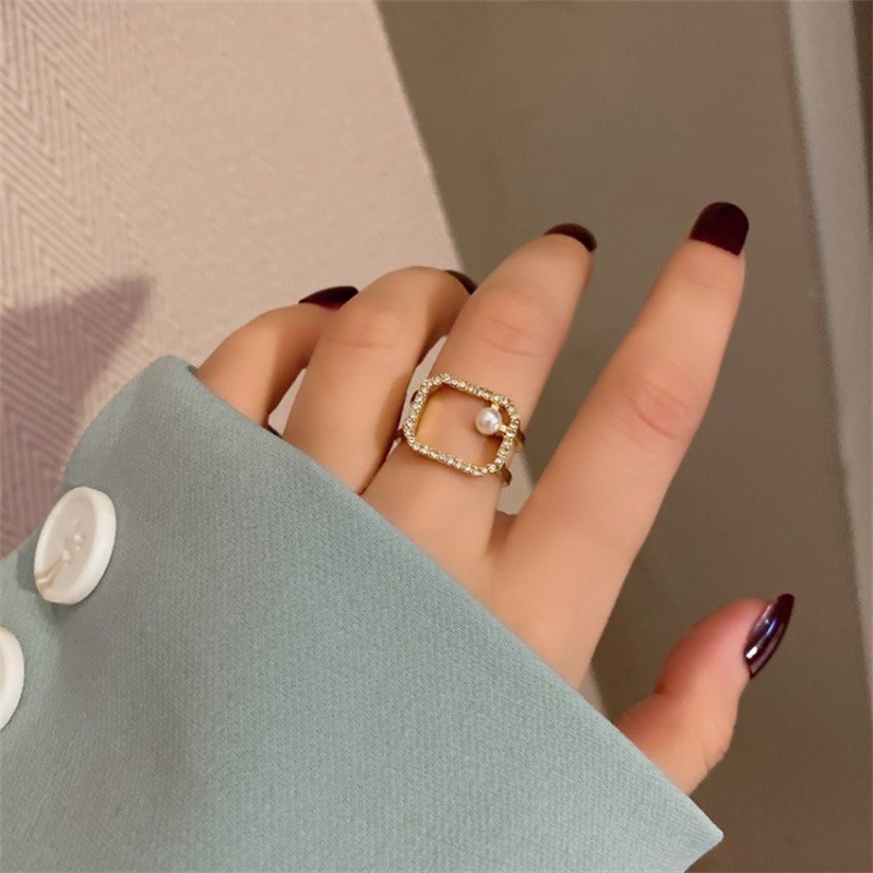 Cincin Hias Mutiara Bentuk Kotak Gaya Unik