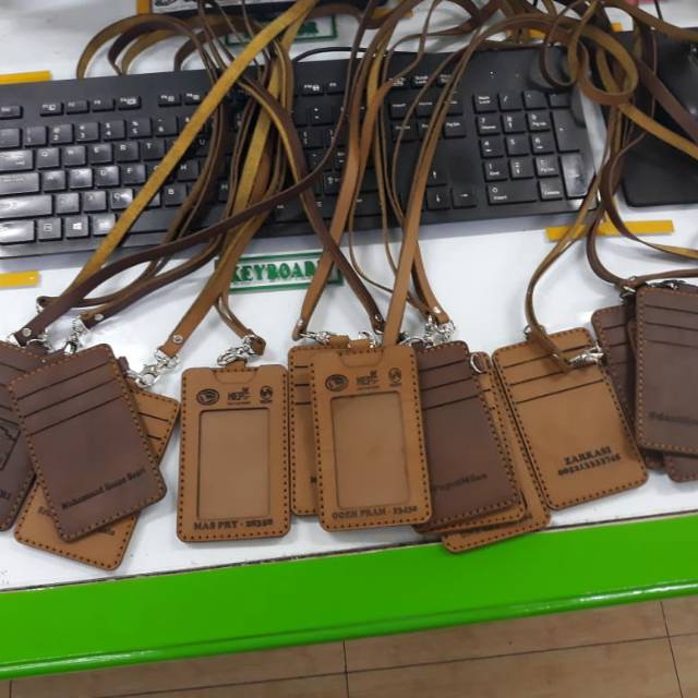 

Gantungan ID CARD Kulit..