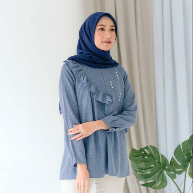 Claire blouse wearing klamby