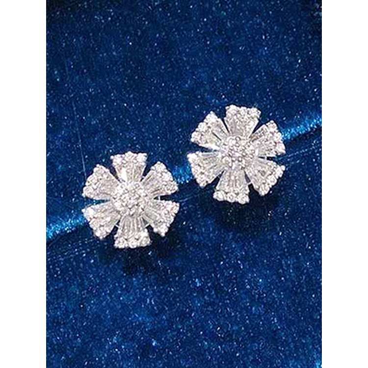 Anting Stud Kristal Cubic Zirconia Bentuk Bunga Warna Silver Untuk Wanita