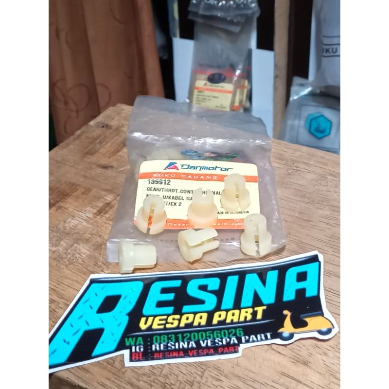 nepel corong plastik untuk stang vespa PS , PX, excel original DANMOTOR