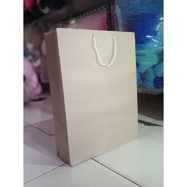 

Bag Paper Sedang Coklat hanya untuk pelengkap pembungkus kado