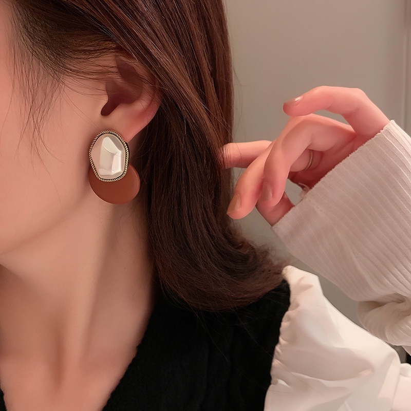 Anting Bulat Bahan Kulit burgundy Vintage Untuk Wanita Aksesoris Telinga Korea