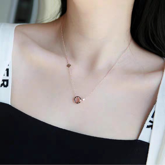 Kalung Desain Clover Bahan Titanium Steel 18K Warna Rose Gold Gaya Korea Untuk Wanita