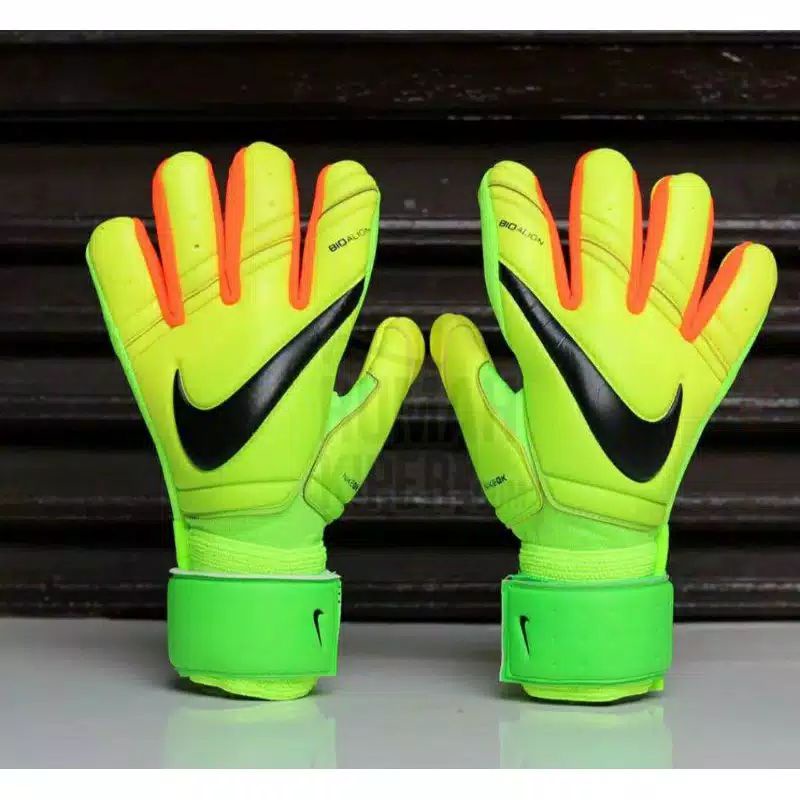 sarung tangan kiper nike