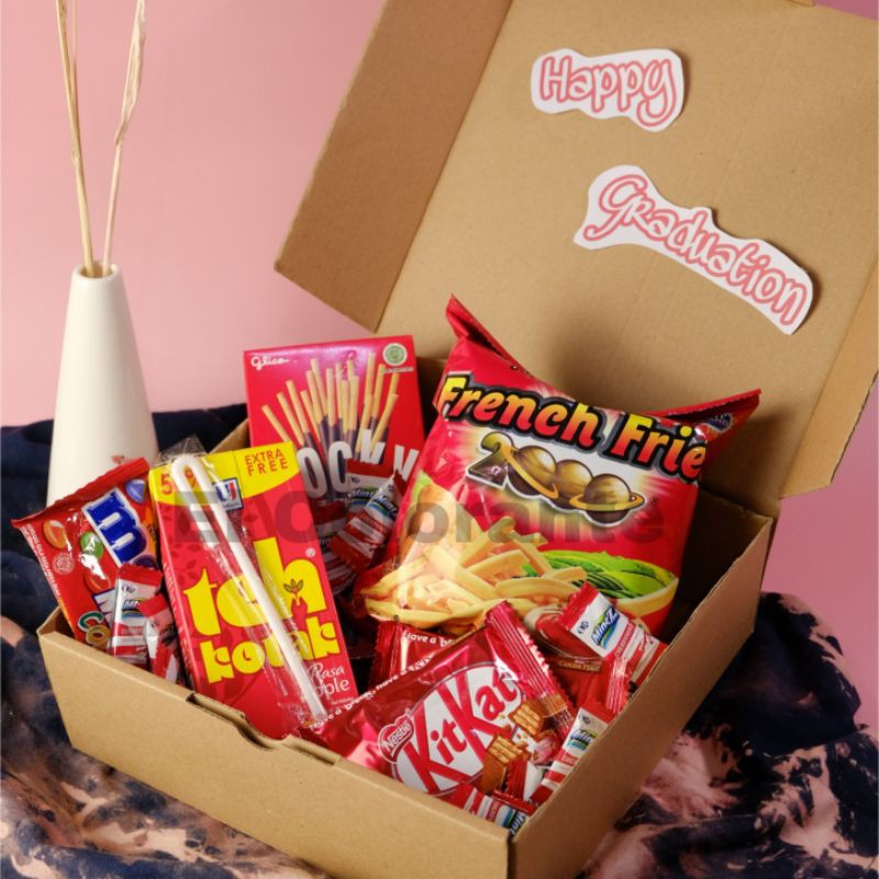 

Hampers Box Hadiah Ulang Tahun Kado Valentine Wisuda Graduation Birthday Gift Box Pacar Teman