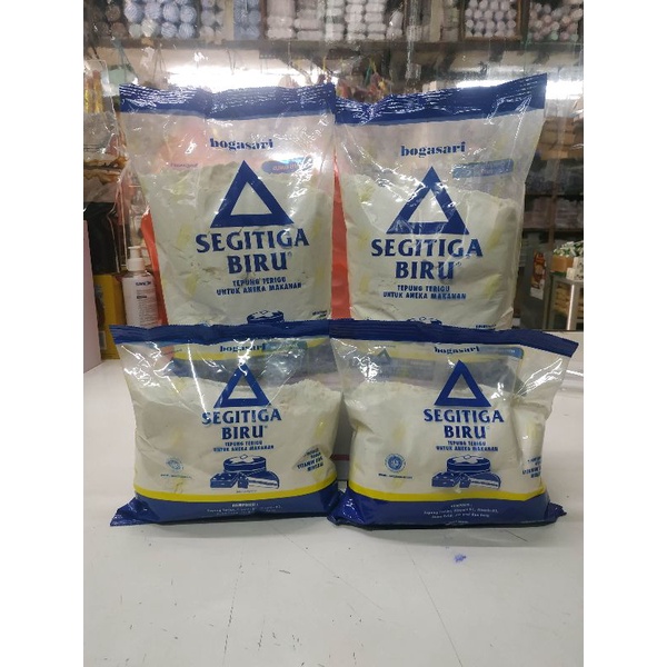 

Tepung Terigu Segitiga Biru Kemasan 1 Kg / 500 Gr ( Bogasari )