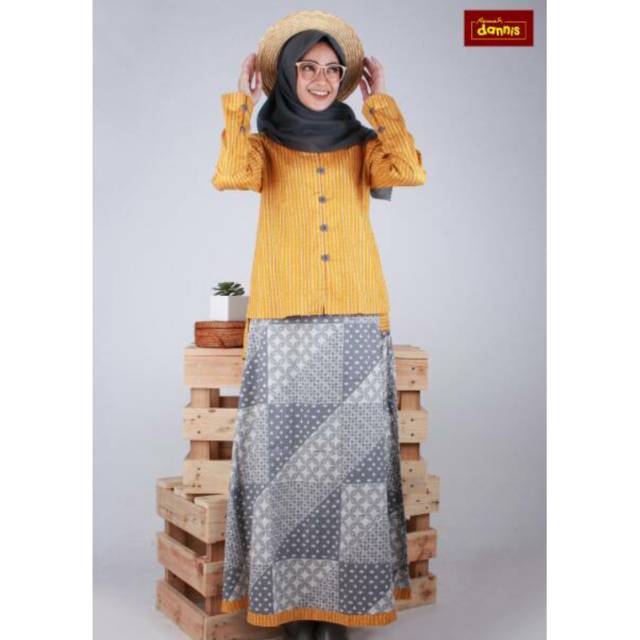 Dannis Setelan Dewasa