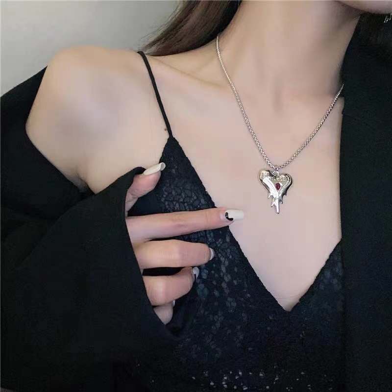 Kalung Rantai Dengan Liontin Hati Motif Tulisan Untuk Wanita