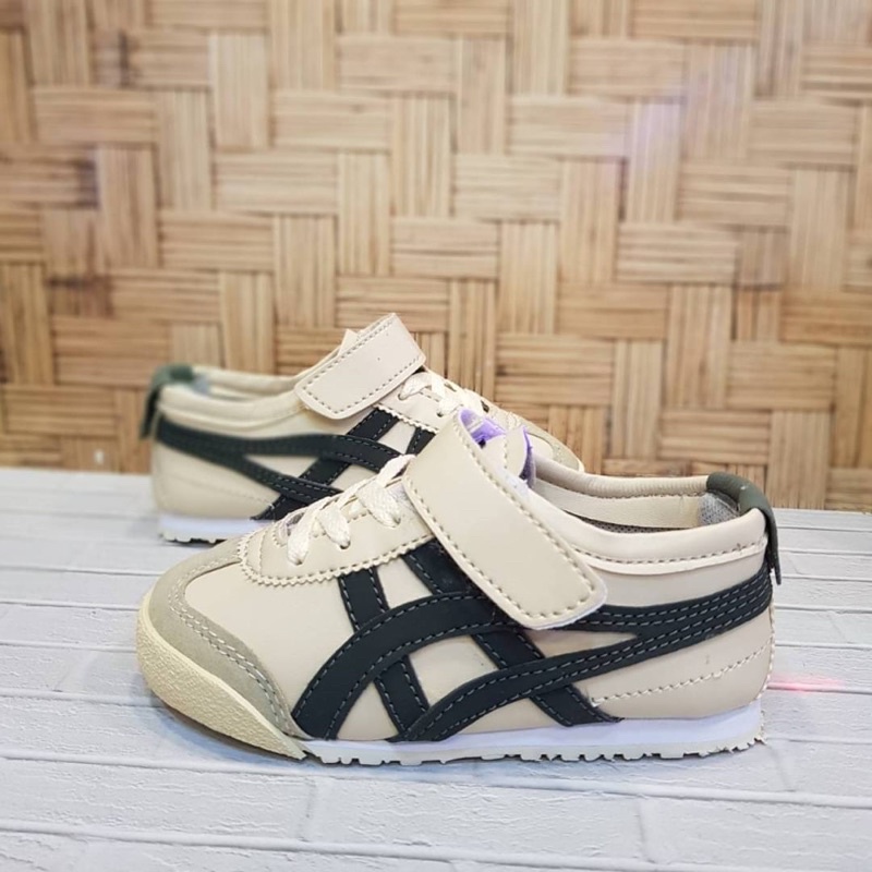 Sepatu sekolah sepatu anak sepatu paud sepatu baby sepatu sneakers velcro