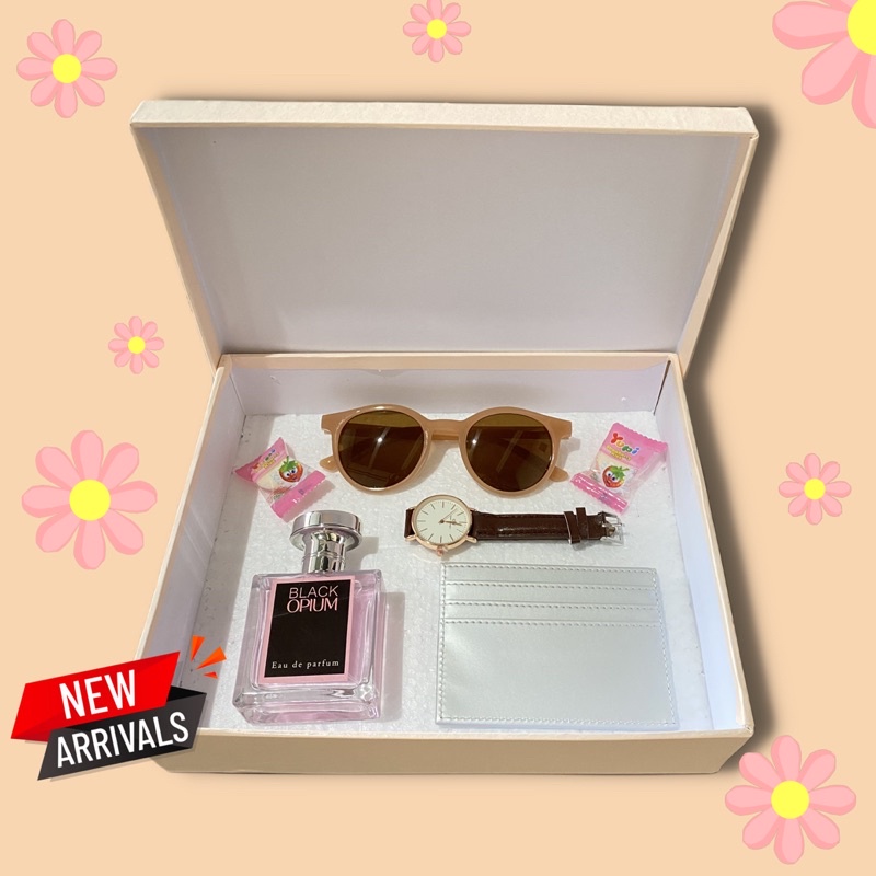 

Hampers cewek/ Birthday gift/ hadiah perempuan/ kado wanita/ wisuda/ ulang tahun/ anniversary/ simple set