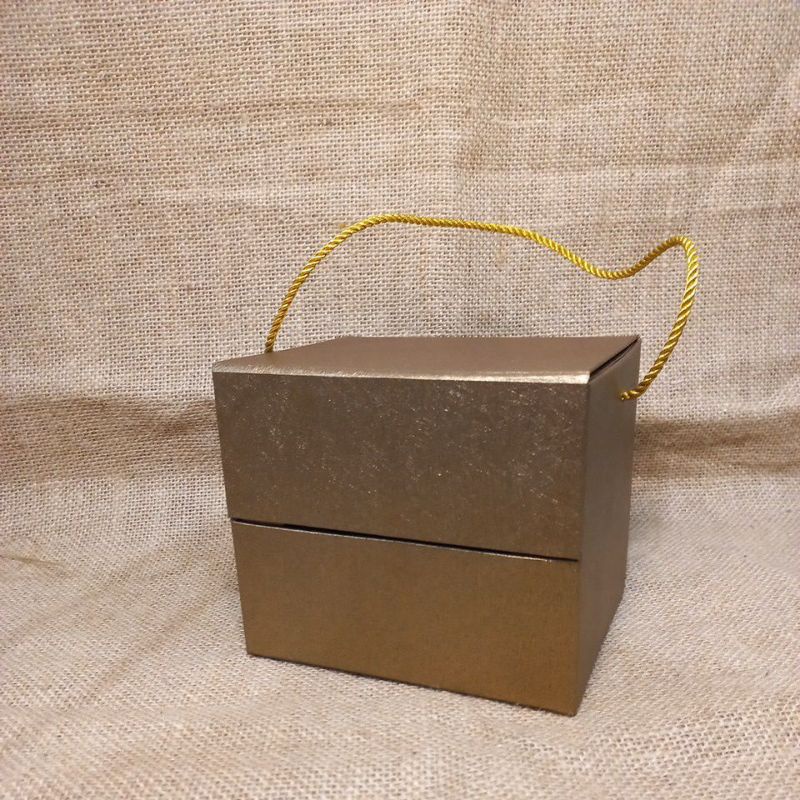 

kotak kado model Tali uk 14 x 11 Tinggi 12cm