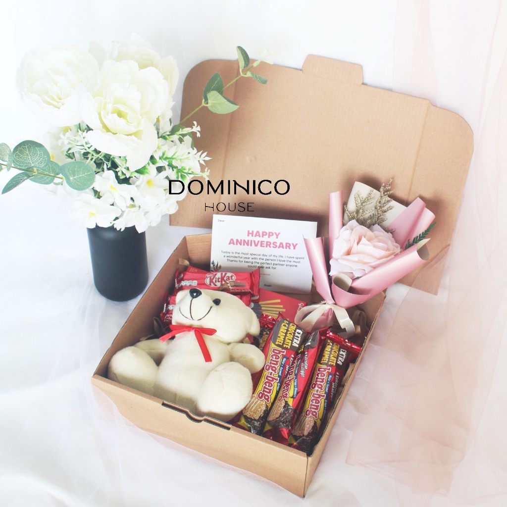 

HAMPERS GIFT BOX SNACK BONEKA TEDDY BEAR BUKET BUNGA MAWAR SINGLE ROSE KADO ULANG TAHUN HADIAH SIDANG WISUDA TAS MIKA AESTHETIC
