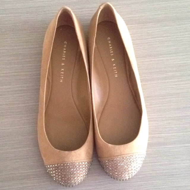 Charles and keith suede flat shoes