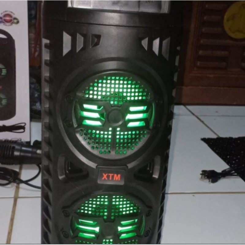 speaker bleutooth model XTM-666 free mic karaoke