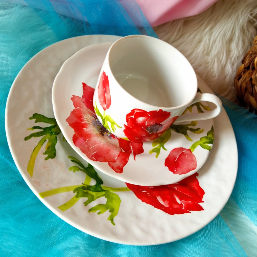 Piring Keramik Medium dengan Cangkir Set Bunga Mawar Merah Menyala