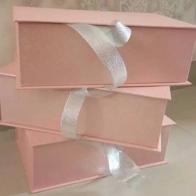 

Hardbox buku Laminasi Doff 30x20x10