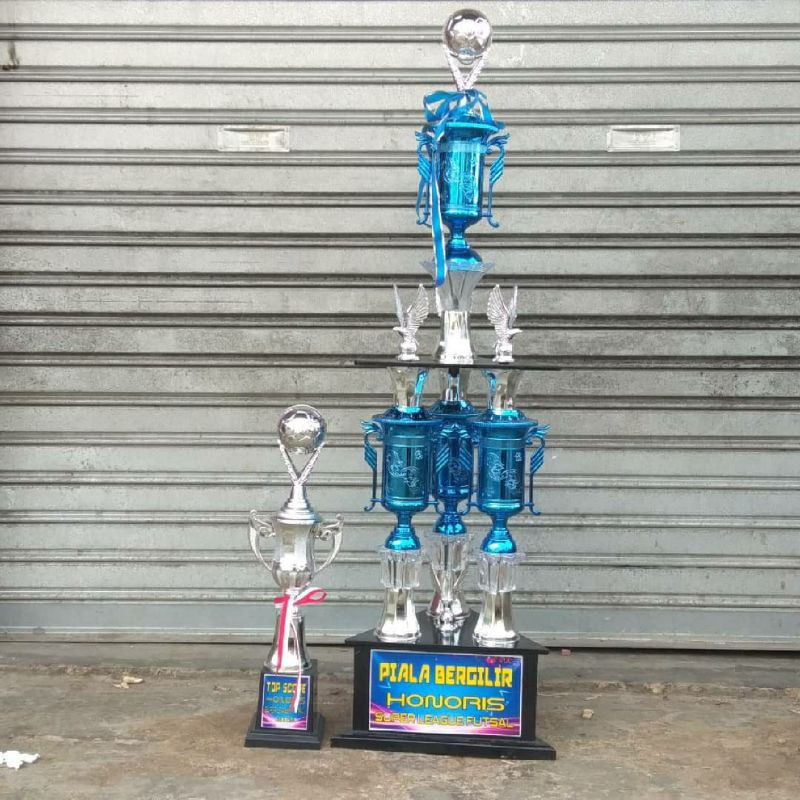 piala trophy sepak bola