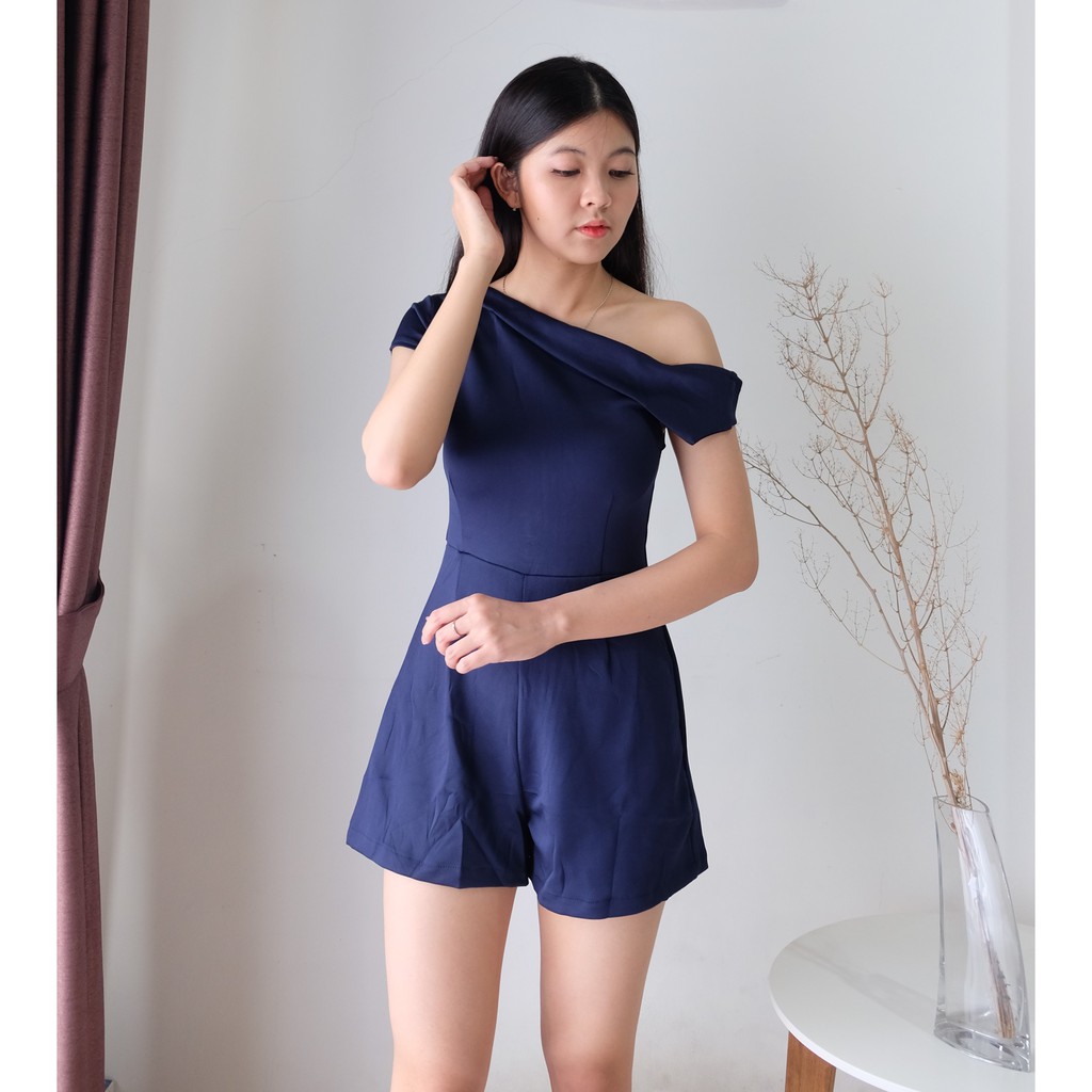 ONE SHOULDER JUMPSUIT