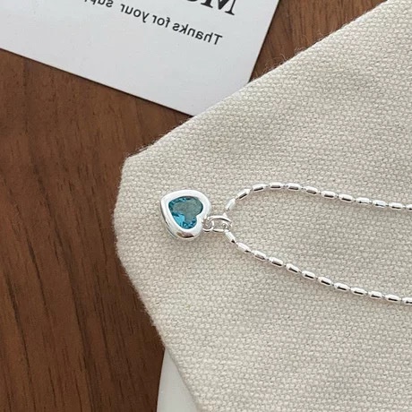 Kalung Liontin Hati Bahan Alloy Aksen Berlian Imitasi Untuk Wanita