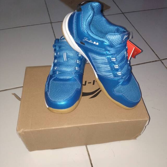 Sepatu batminton lining jojo