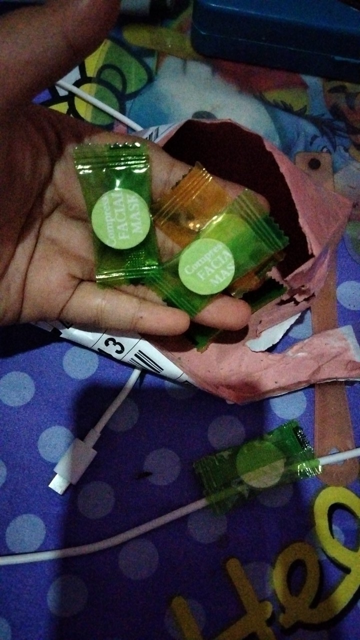 Compressed Mask ( Masker Tissue Topeng )