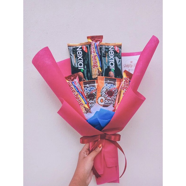 

BUKET SNACK BOUQET KADO WISUDA ULANG TAHUN