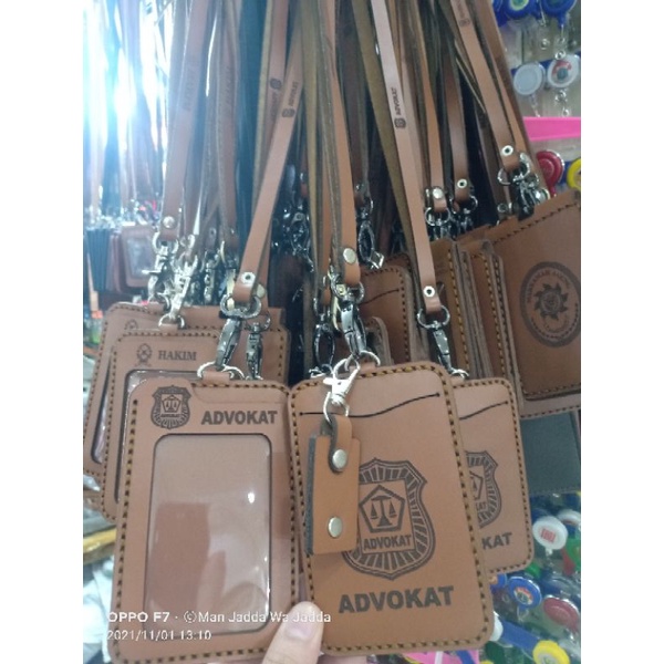 

GANTUNGAN ID CARD KULIT ASLI ADVOKAT HOLDER ADVOKAT NAME TAG ADVOKAT KULIT ASLI .