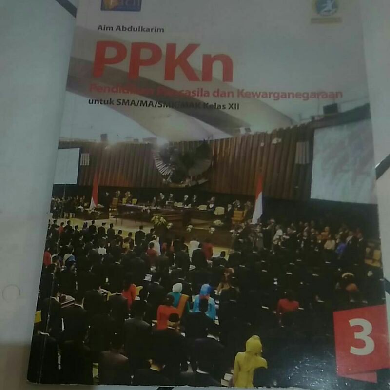buku PPKn kelas 12 penerbit grafindo edisi revisi 2016