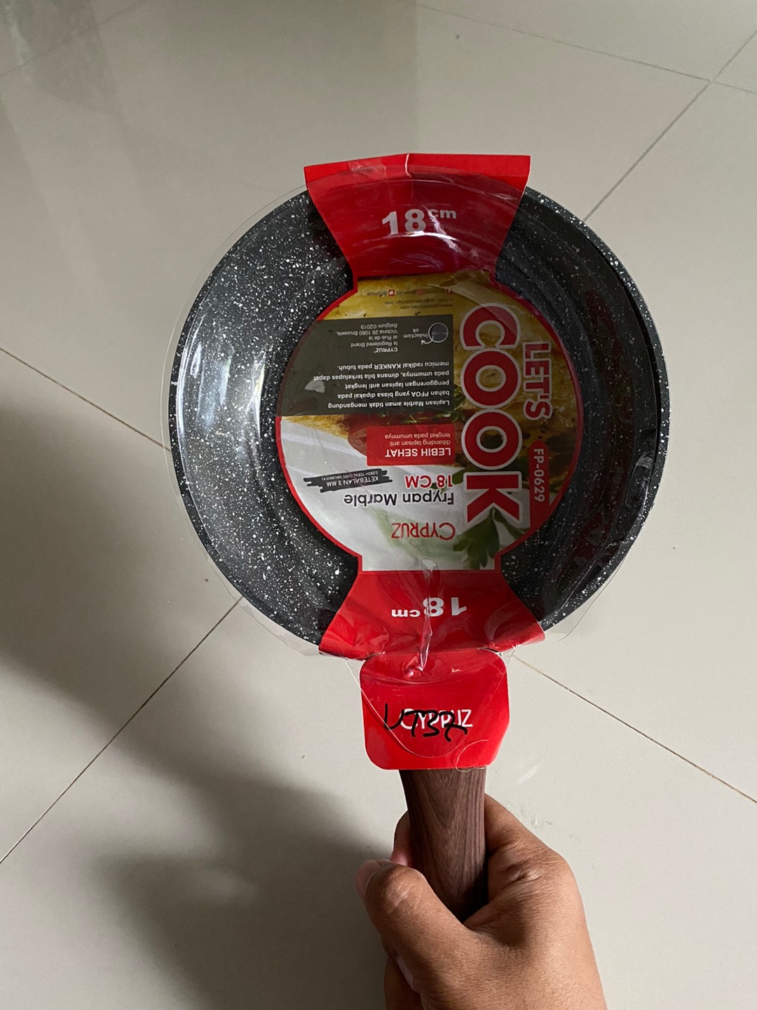 Cypruz Fry Pan Ceramic Marble Induksi Gagang Kayu 18 Cm Fp-0629