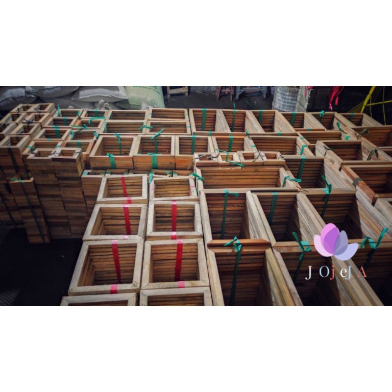

Spanram Kayu Damar Ukuran 35×35cm Untuk Kanvas Lukisan