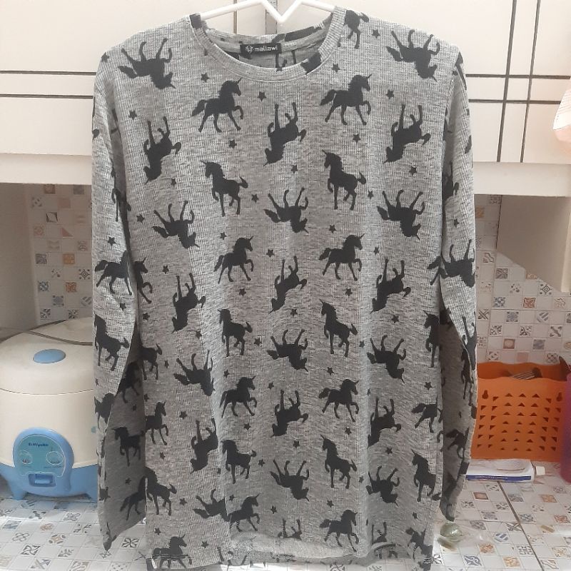 Baju kaos abu motif kuda