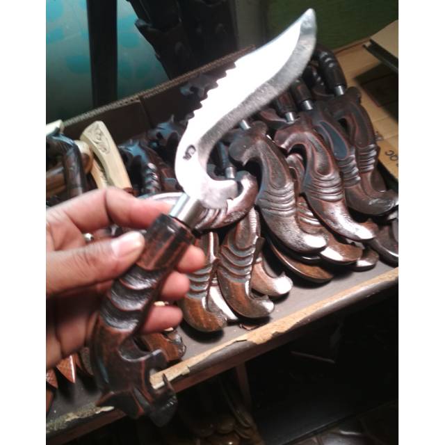 Kujang baja per sudah tajam