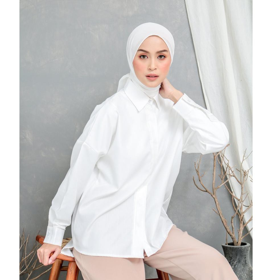 VOGUEE Promo Akhir Tahun>  Letty Shirt White Hide Button Basic Oversize Pattern LD120 E03-04 α