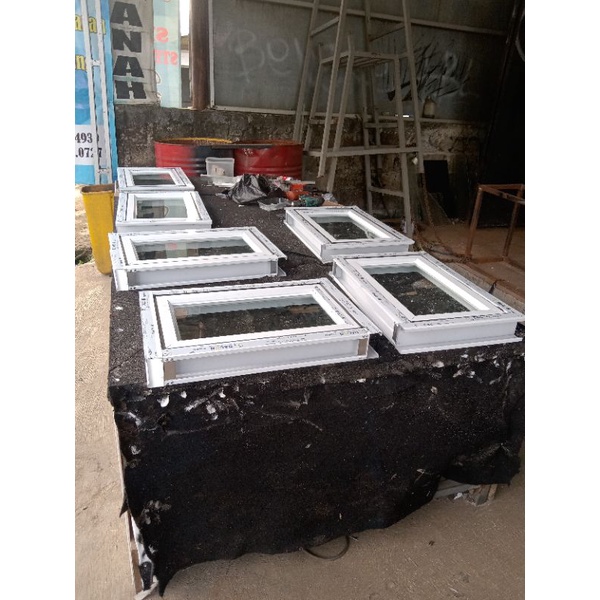 jendela aluminium 30x50 sirkulasi udara,kamar mandi kamar tidur ,ventilasi lubang angin,free palet