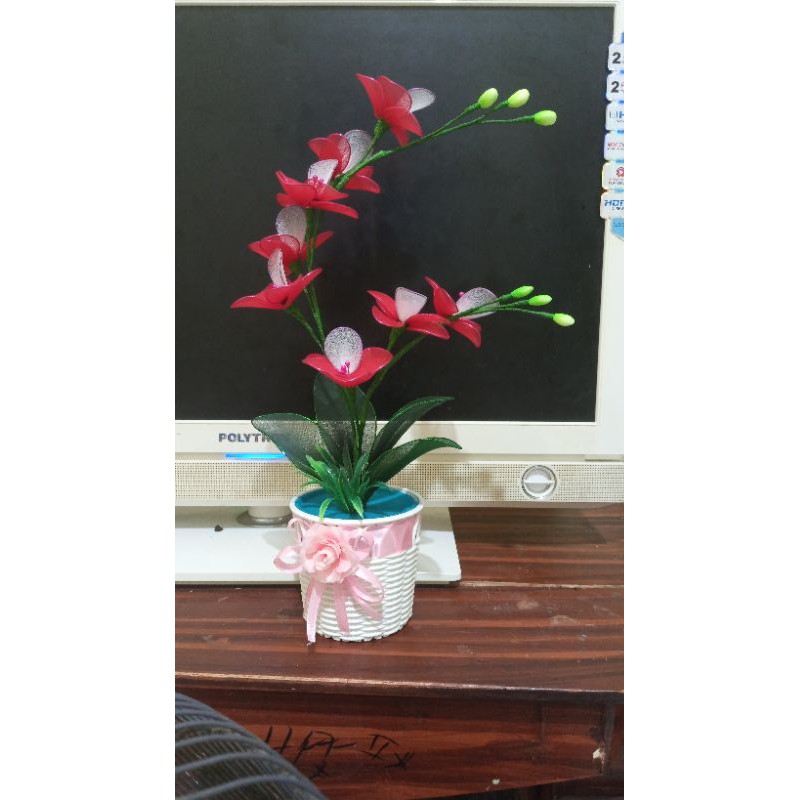 Bunga anggrek dari stoking