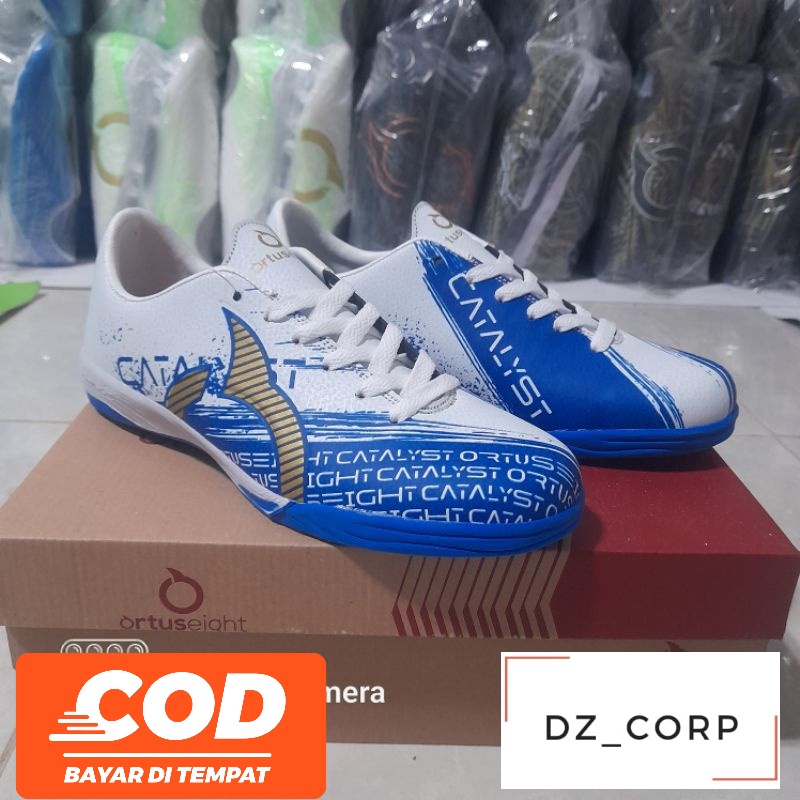 sepatu futsal ortus catalyst revenge putih biru
