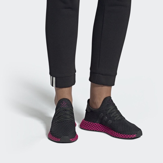 deerupt runner black pink