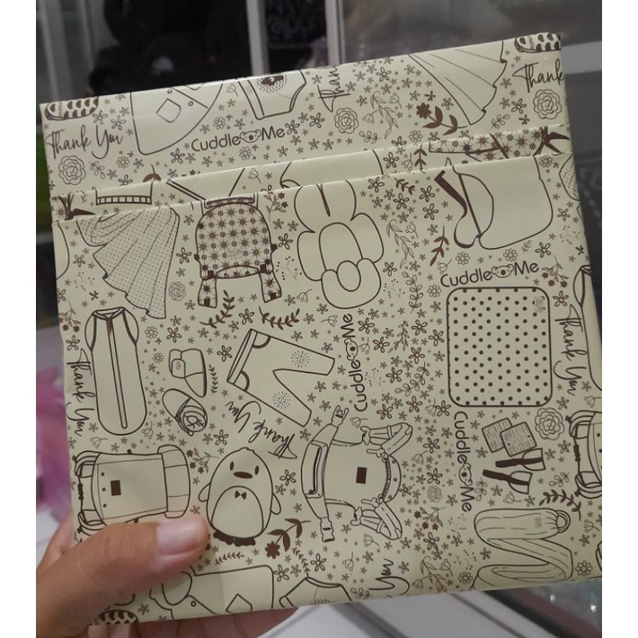 

Paket Kertas Kado Cuddleme + Kartu Ucapan + Pita