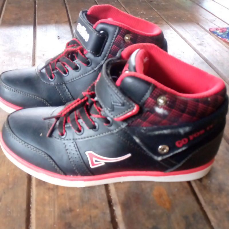 sepatu Ardiles anak sekolah SD