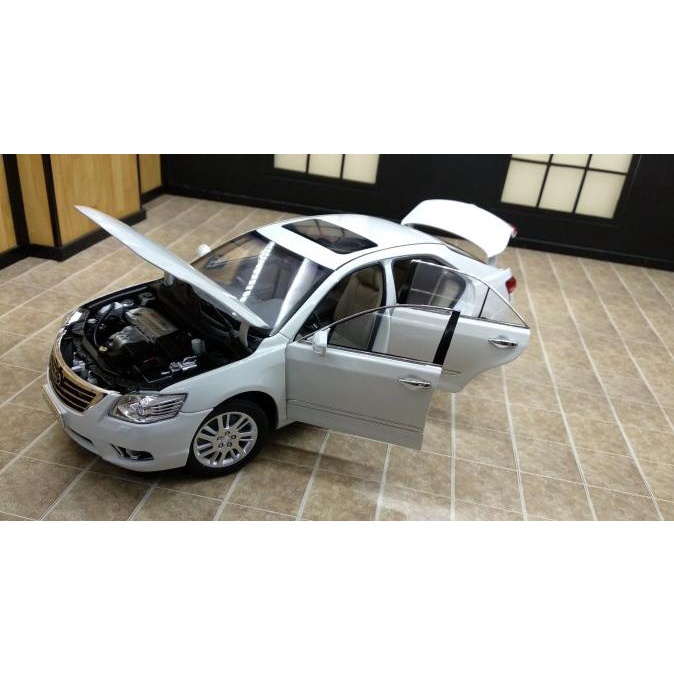 Diecast / Miniatur mobil Toyota Camry VX40. Skala 18