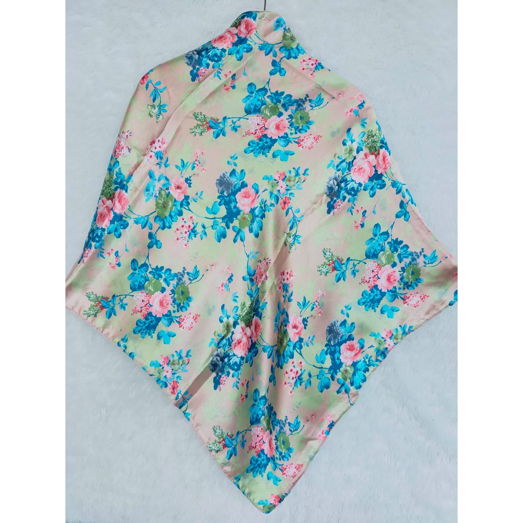 Hijab segi empat saten 110cm x 110cm Hijab motif