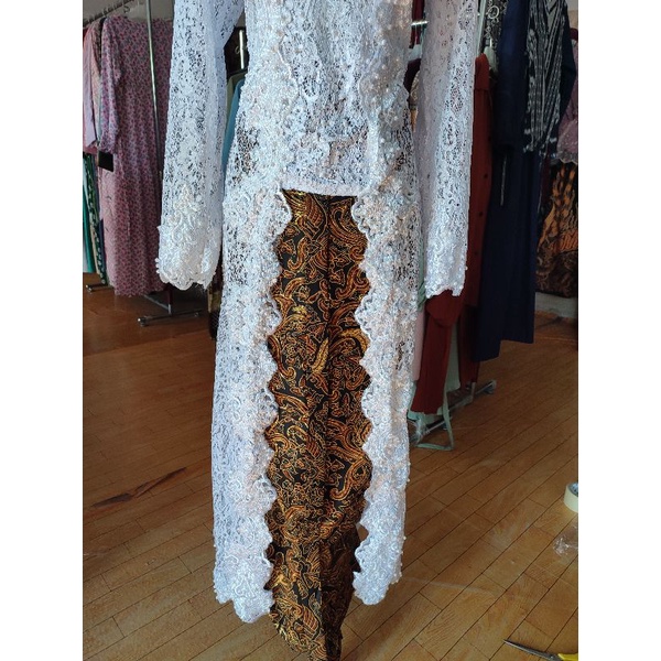 kebaya akad brokat putih mewah