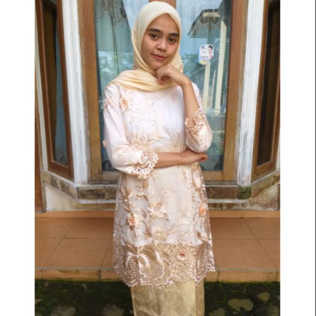 Baju kurung bordir 3D krem muda